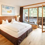 & Residenz Chesa Rosa 3*