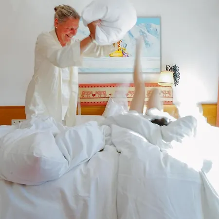 Hotel & Residenz Chesa Rosa 3*