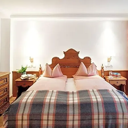 & Residenz Chesa Rosa فندق 3*
