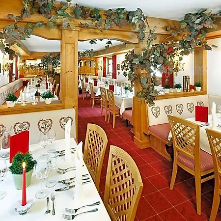 & Residenz Chesa Rosa 3*