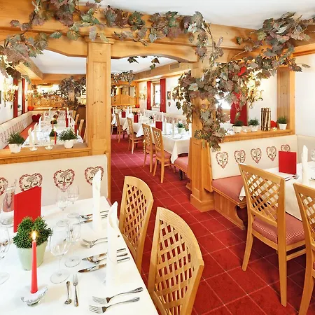 Hotel & Residenz Chesa Rosa