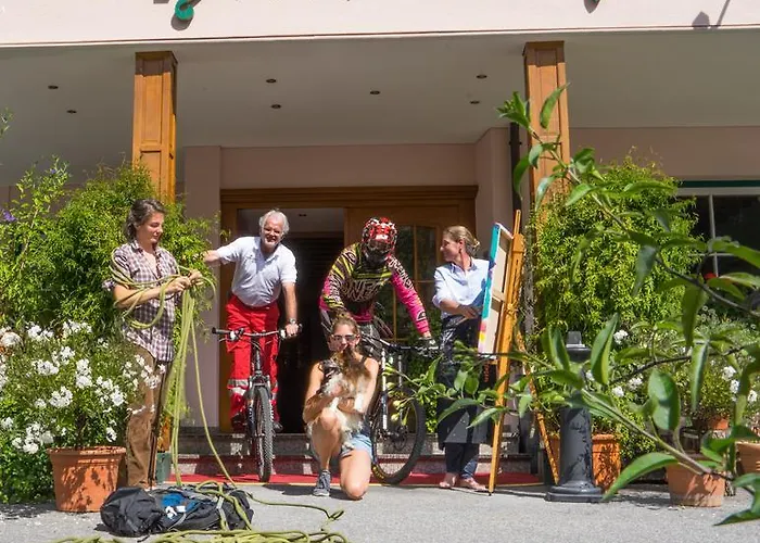 Hotel & Residenz Chesa Rosa 3*